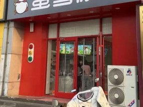 蜜雪冰城三河市门店绿色招牌惹争议，目前已恢复为红色