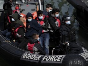 英国大力打击非法工作，试图在移民问题上显得强硬
