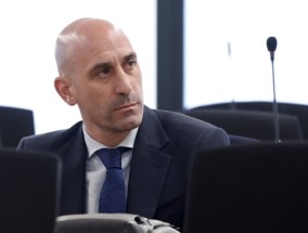 西班牙世界杯冠军Jenni Hermoso就2023年之吻指证前足球老板