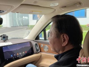 赖岳谦夫妇重庆试乘问界汽车感叹台湾民众只能“过干瘾”