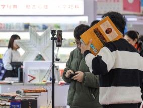 从《泥潭》到邓紫棋，一本文学书还能怎样“出圈”？