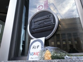 紧急筹款活动为失去外国援助的组织提供了一条生命线