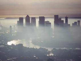 “特朗普的关税狂怒”使股市蒸发了5000多亿英镑，引发了对利率的担忧