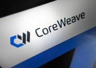 CoreWeave宣布大规模AI数据中心计划 股价飙升逾10%