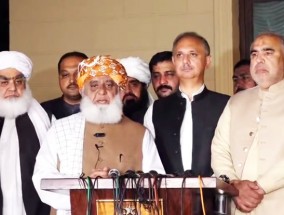 JUI-F在与PTI联盟之前寻求保证